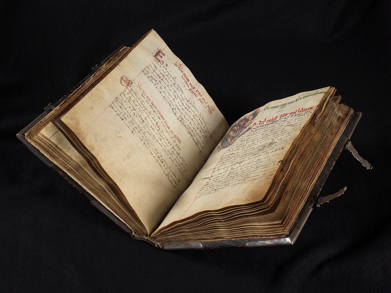 open book writing (foto: Unknown authorUnknown author / Public domain, Wikimedia Commons)
