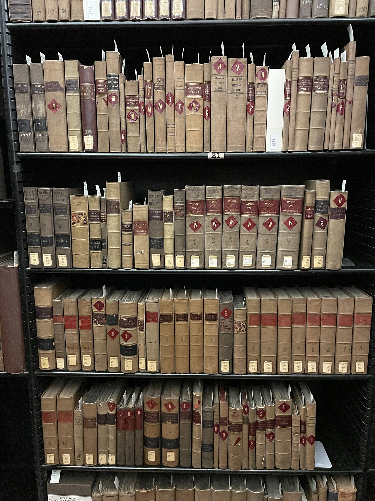 library books shelf (foto: Dominic / CC0, Wikimedia Commons)
