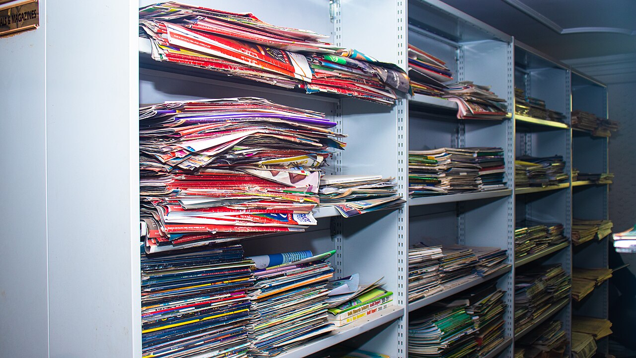 library books shelf (foto: Energyme / CC BY-SA 4.0, Wikimedia Commons)