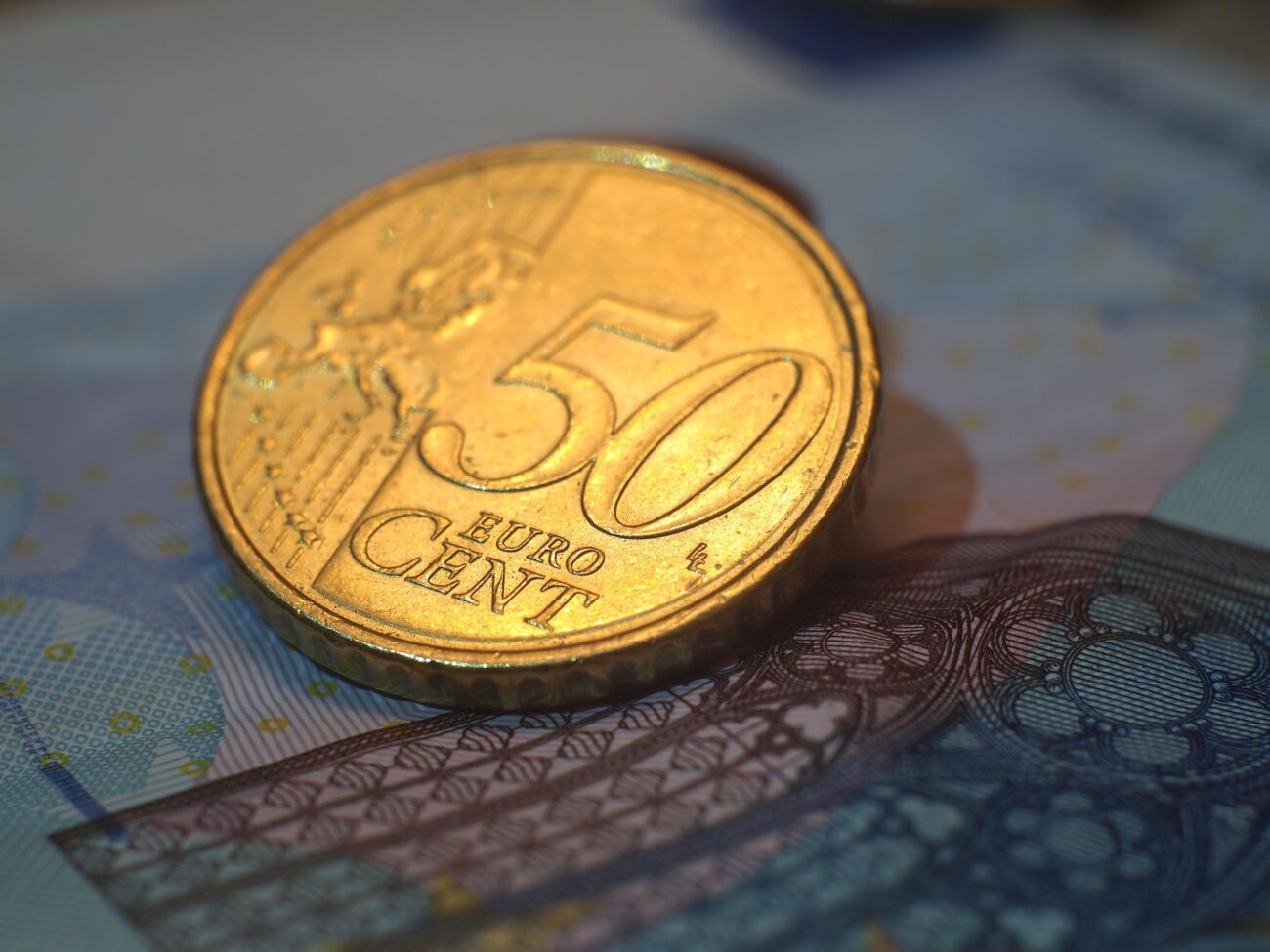 euro banknotes coins