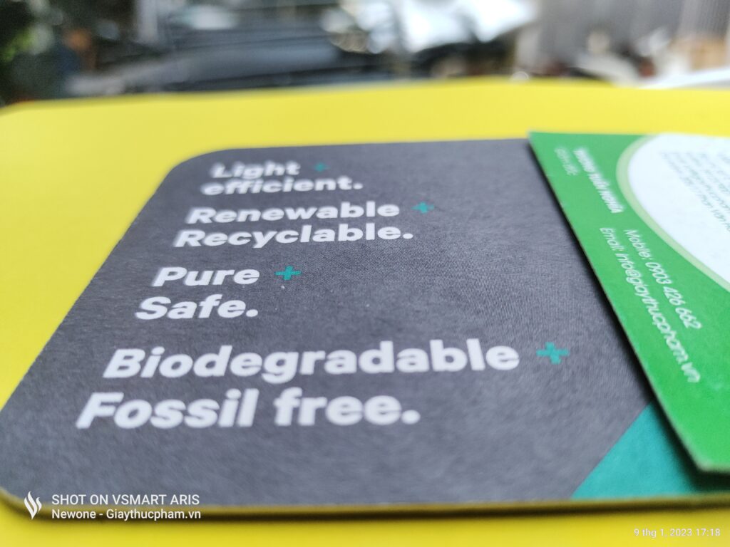 Graphique en barres imprimé sur une feuille, colonnes inégales et axe chiffré en marge
