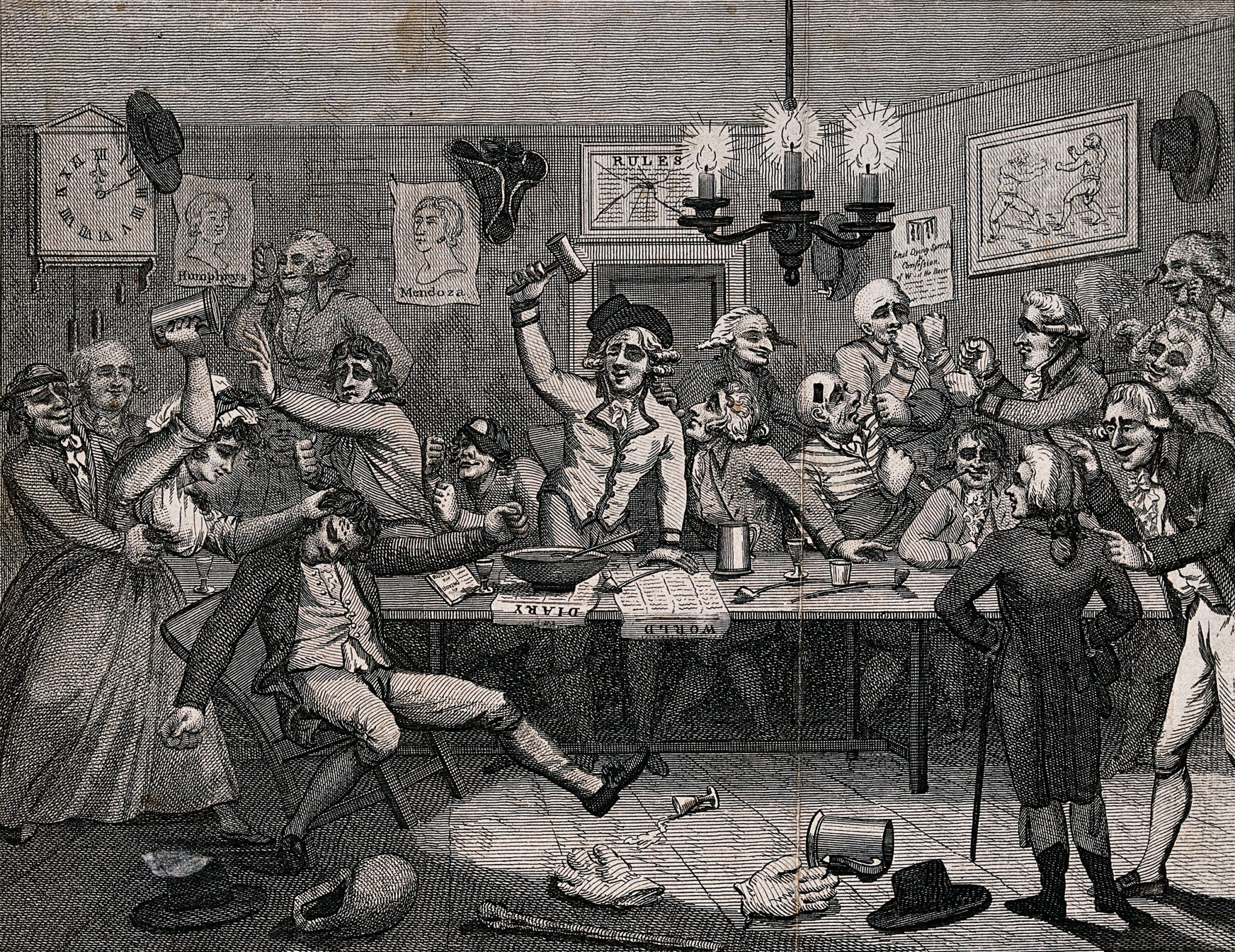 Petit groupe assis autour d'une table, feuilles annotées et carnets ouverts devant chacun